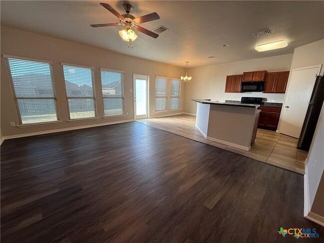 Building Photo - 1214 Jamestown Dr