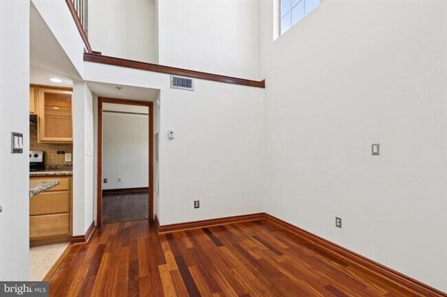 Foto del edificio - Spacious 1 Bedroom 1 Bath Loft Condo