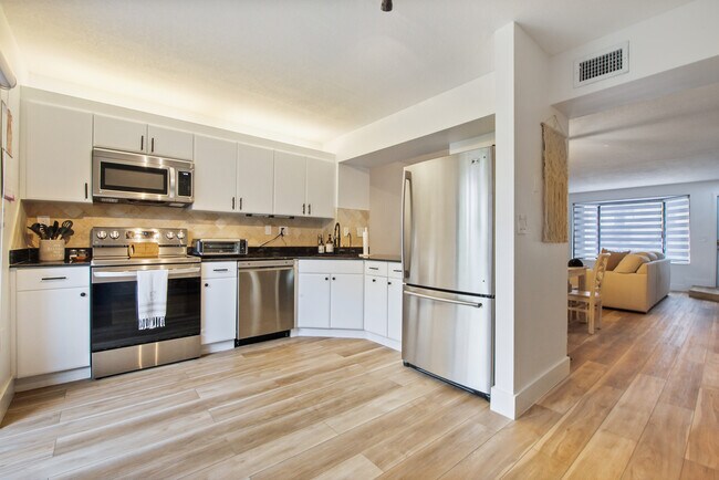 Building Photo - 10117 SW 77th Ct