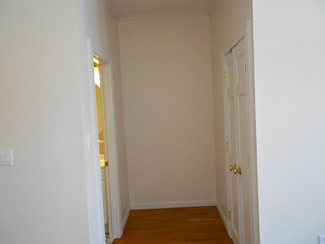 Foto del edificio - 52 Burbank St