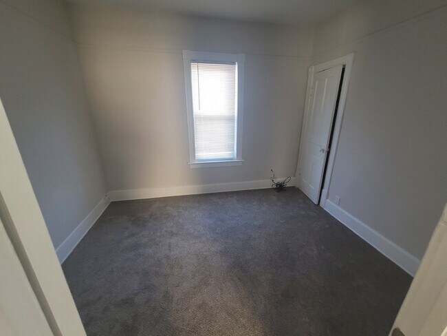 Building Photo - 1817 S 56th St