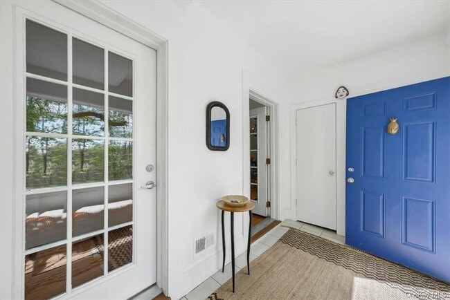 Building Photo - 25 King St