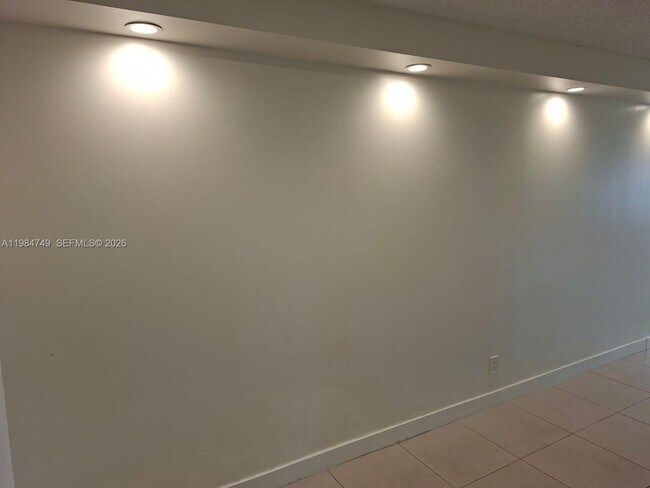 Foto del edificio - 301 Golden Isles Dr