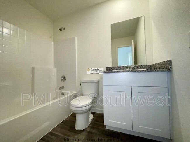 Building Photo - 2406 Village Dr