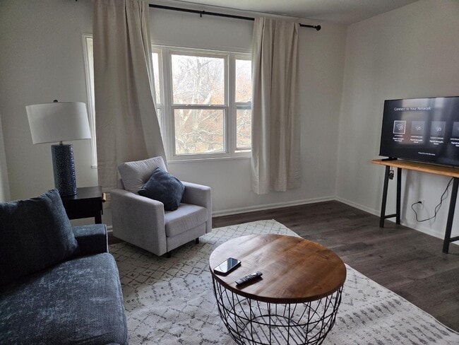 Foto del edificio - 3046 S Moreland Blvd