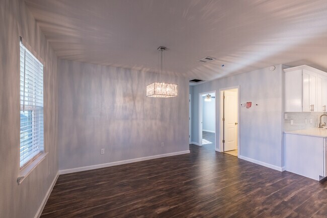 Building Photo - Completely Updated & Remodeled 3 Bedroom, ...