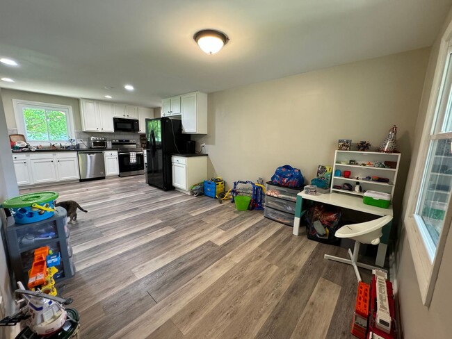 Building Photo - Single Family Home - Henrietta - Like New