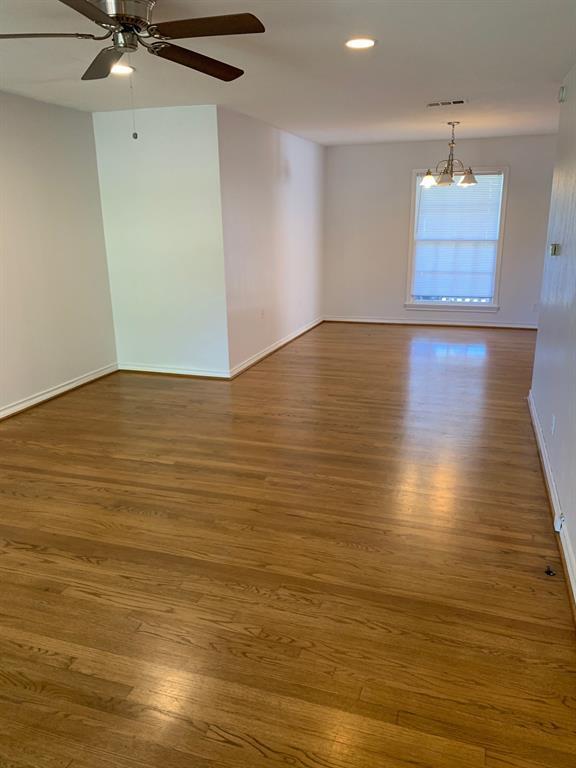 Foto del edificio - 9428 Forest Hills Blvd