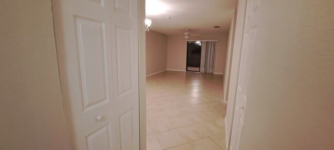 Living room - 10011 Maddox Ln