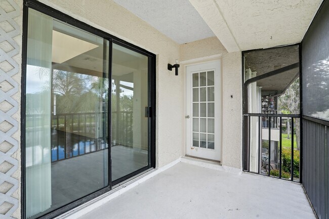 Foto del edificio - 5361 Treetops Dr