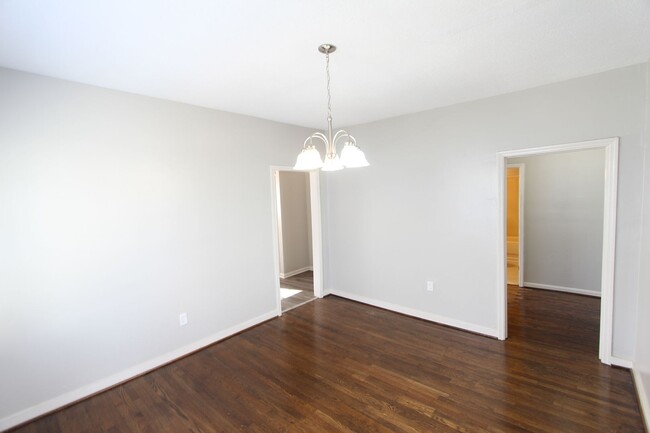 Building Photo - New On The Market with Fresh Updates!!