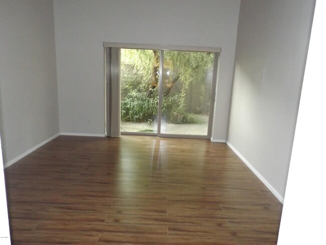 Building Photo - 626 E Manzanita Dr