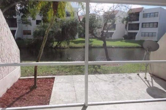 Primary Photo - 100 Lakeview Dr