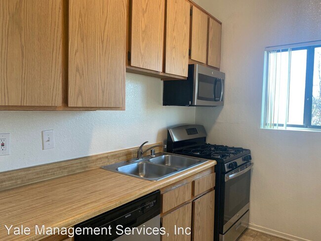 Building Photo - 5637 Hazeltine Ave