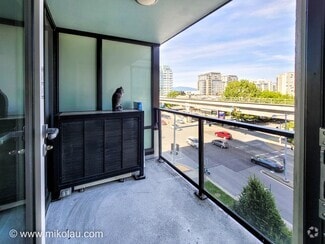 Building Photo - 7988-7988 Ackroyd Rd