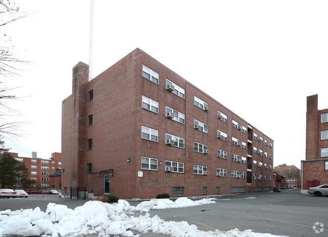 Building Photo - Gillett Apartments