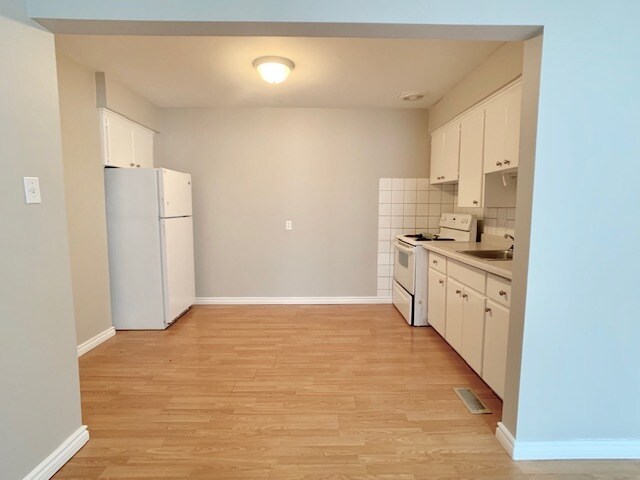 Photo du bâtiment - Beautiful 2 bedroom Apartment in Central London - Two Levels *  Finished Basement