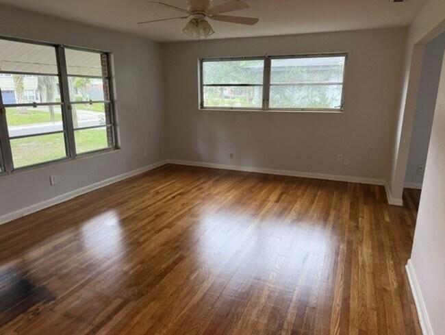 Building Photo - 1105 Timber Ln