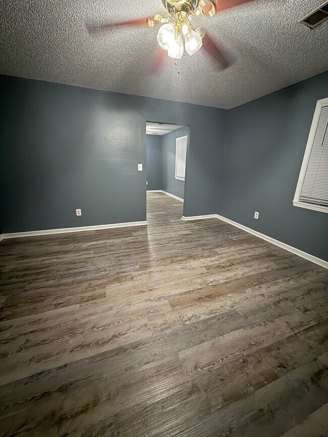 Living Room - 404 W Easy St