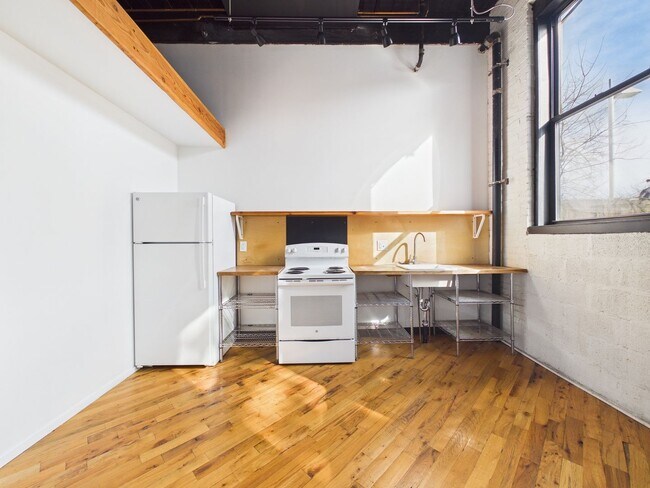 Building Photo - Spacious Studio in the Heart of Kensington!