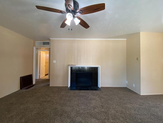 Building Photo - 4734 E Princeton Ave