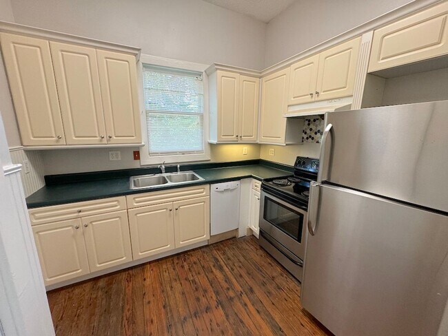 Building Photo - 3 BED | 2 BATH | STARLAND