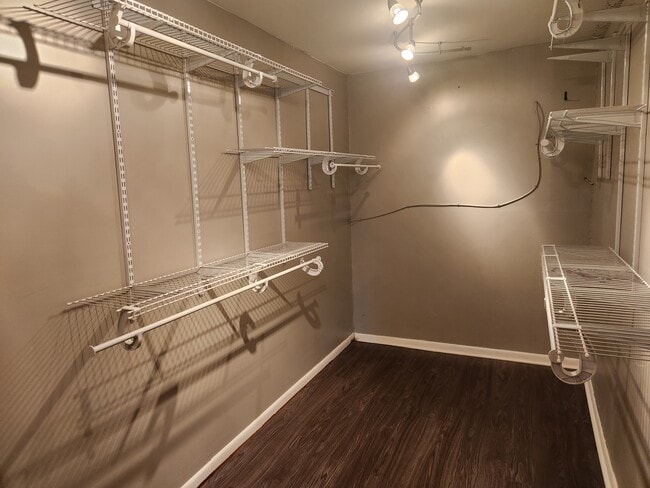 Building Photo - 729 N Hayes St