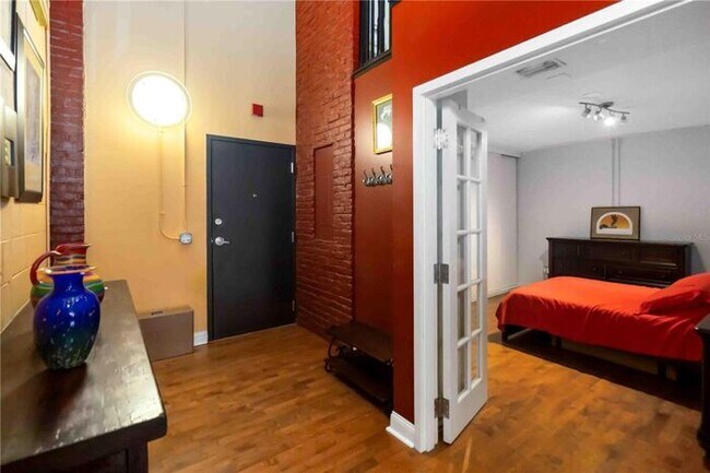 Foto del edificio - Stunning downtown condo waiting for you to call it home