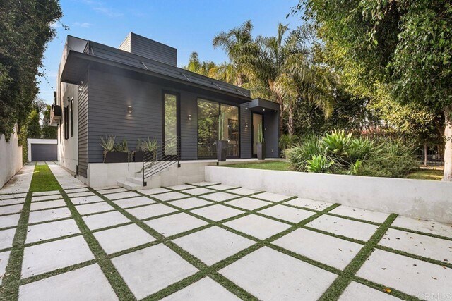 Foto del edificio - 947 N Edinburgh Ave