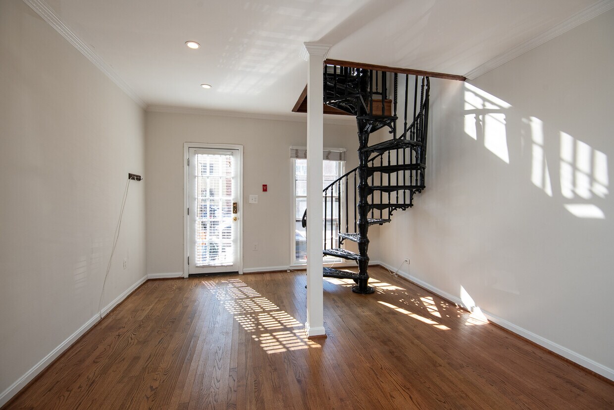 Primary Photo - 1754 Corcoran St NW