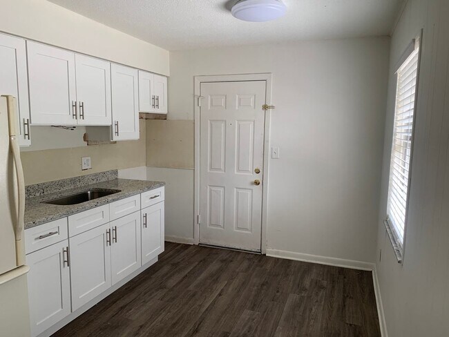 Foto del edificio - 609 N Stella Ave