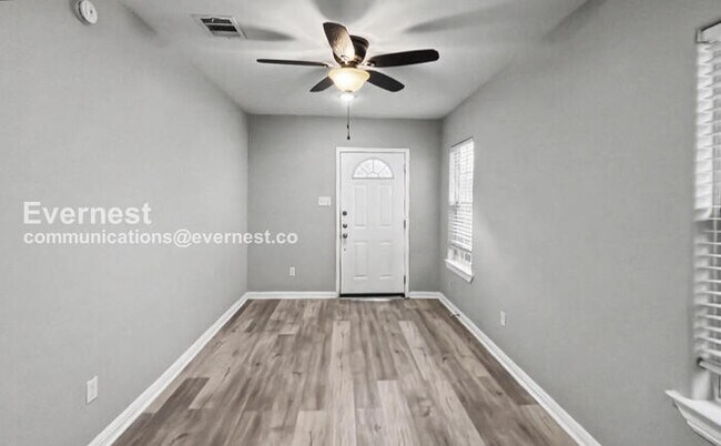 Building Photo - 2 Bed/1 Bath Condo with Fenced Yard / Pet-Friendly / Vouchers Accepted / Available Now!