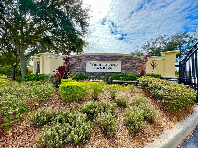 Building Photo - Beautiful North Lakeland Townhouse - Cobblestone Landing
