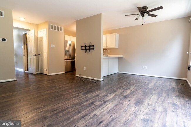 Building Photo - 200 Strawberry Ln