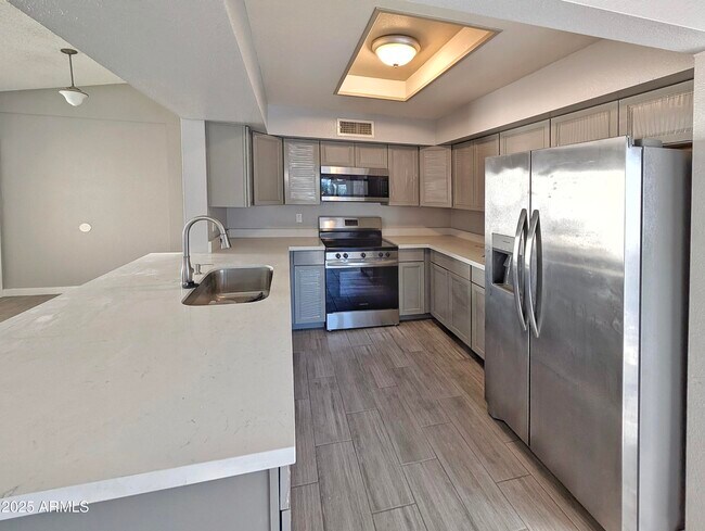 Foto del edificio - 8810 W St John Rd