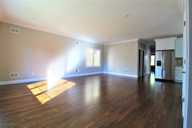 Building Photo - 242 Ionia Ave