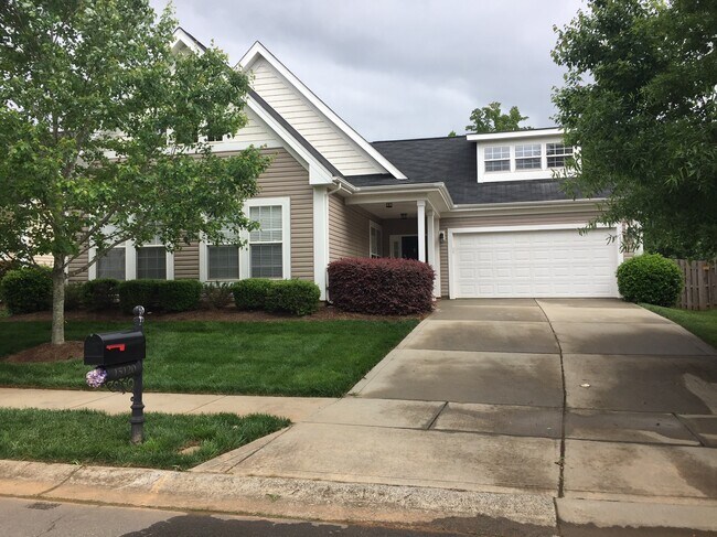 Foto del edificio - 15120 Carrington Ridge Drive