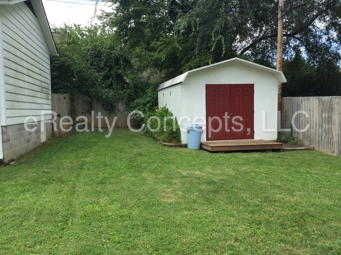 Building Photo - 237 Hillcrest Dr