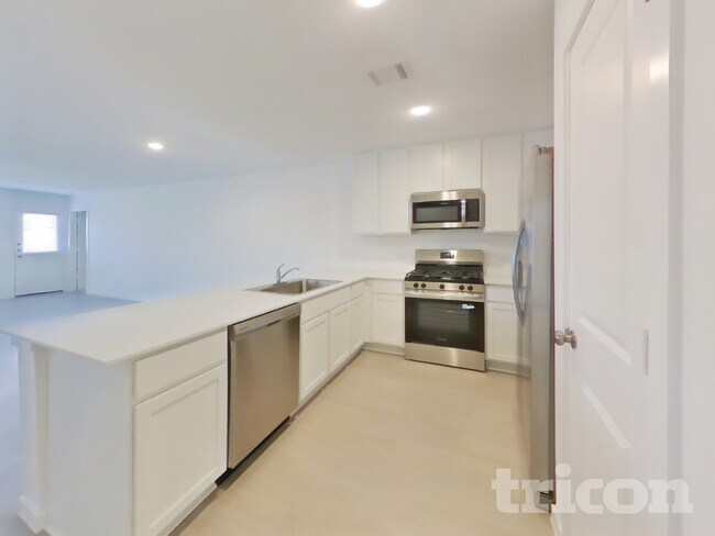 Building Photo - 3009 fantasy Terrace Dr