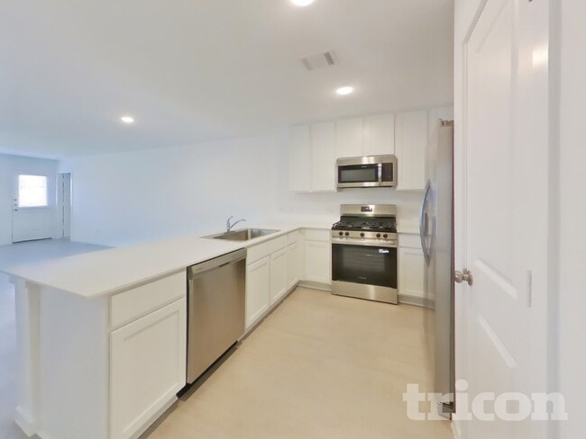 Foto del edificio - 3009 fantasy Terrace Dr