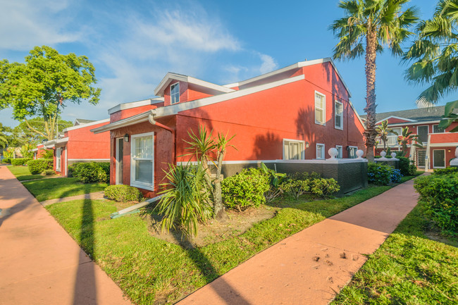 Exterior - Lake Azzure Apartments