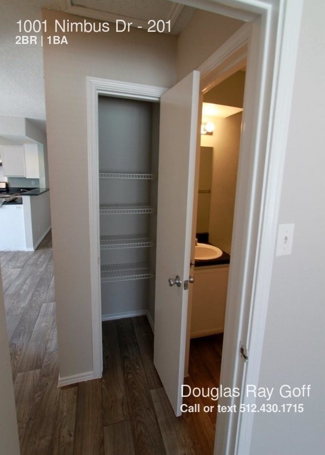 Building Photo - 1001 Nimbus Dr
