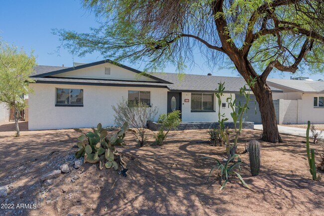 Foto del edificio - 822 W 18th St