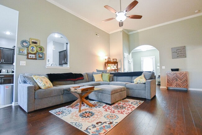 Foto del edificio - Pet Friendly Three Bedroom!