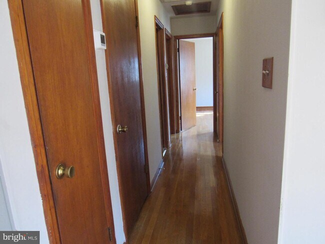 Foto del edificio - 332 W Duck St