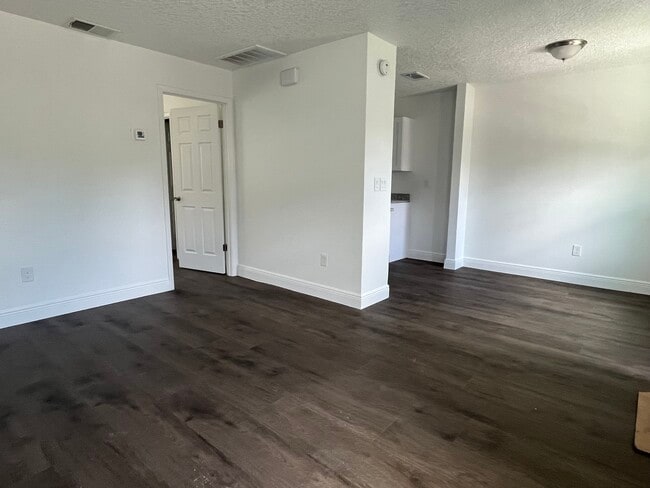 Foto del edificio - 2621 Kelly Ln