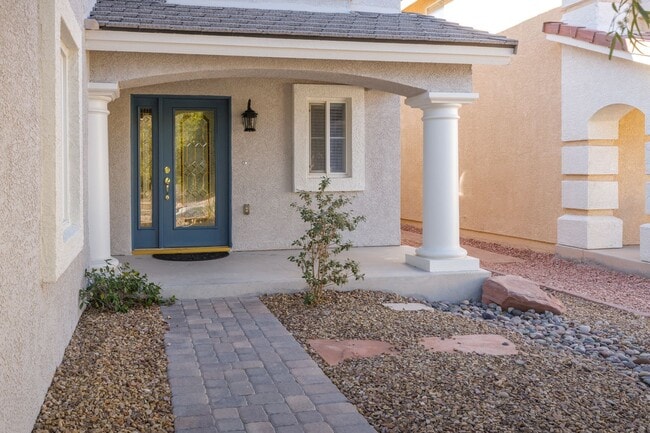 Building Photo - Gorgeous Guard Gated Southern Highlands Home