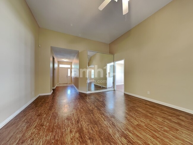 Foto del edificio - 263 Silver Brook Cir