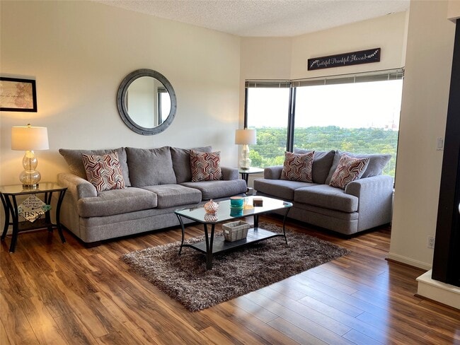 Foto del edificio - 2001 Holcombe Blvd