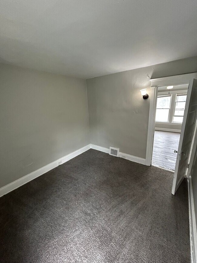 Foto del edificio - 12918 Ferris Ave